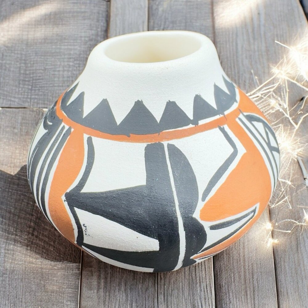 Mary T Jijola Hand Made Pottery Bud Vase Vessel Isleta Pueblo Artist Signed Vase